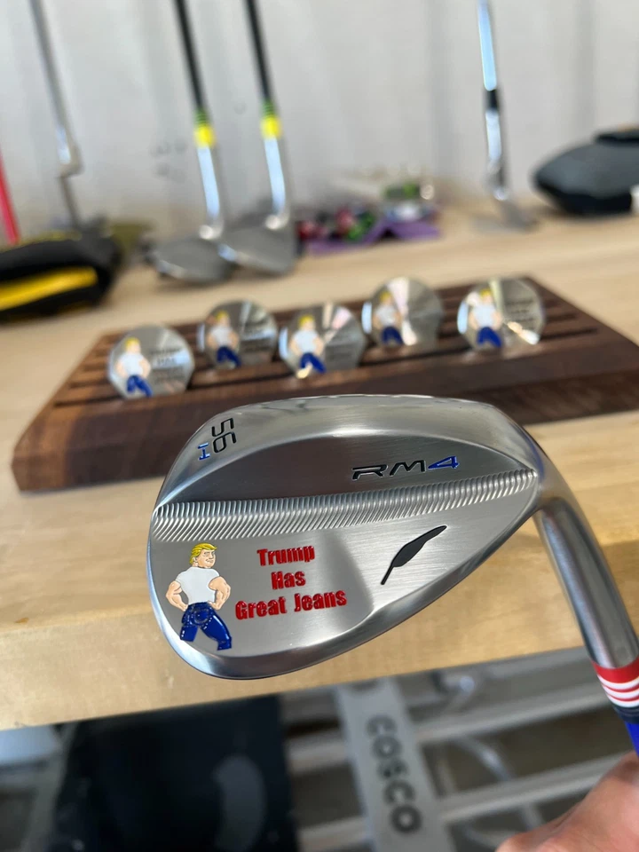 Grabado láser personalizado - Catorce golf RM4 cuña - Trump tiene excelentes jeans - 56 grados Foto 3 de 3