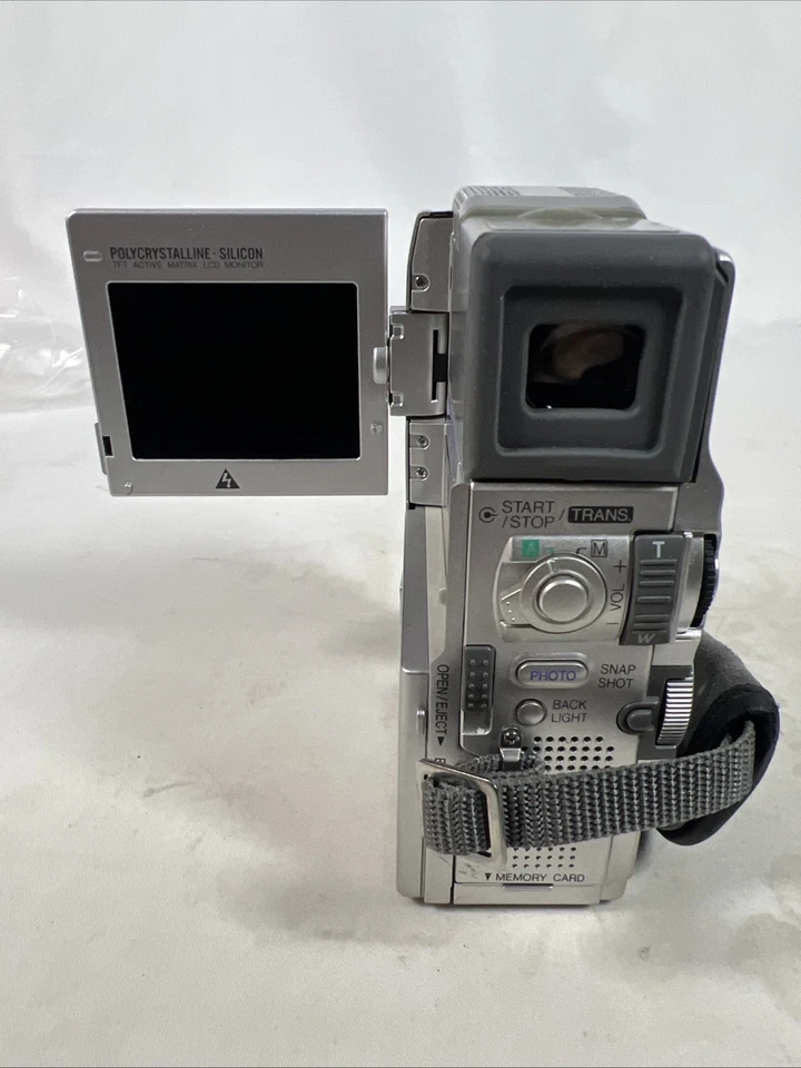 JVC GR-DVM70 Camcorder - Silver. Exceptional Condition For Age Untested - Image 4 of 4