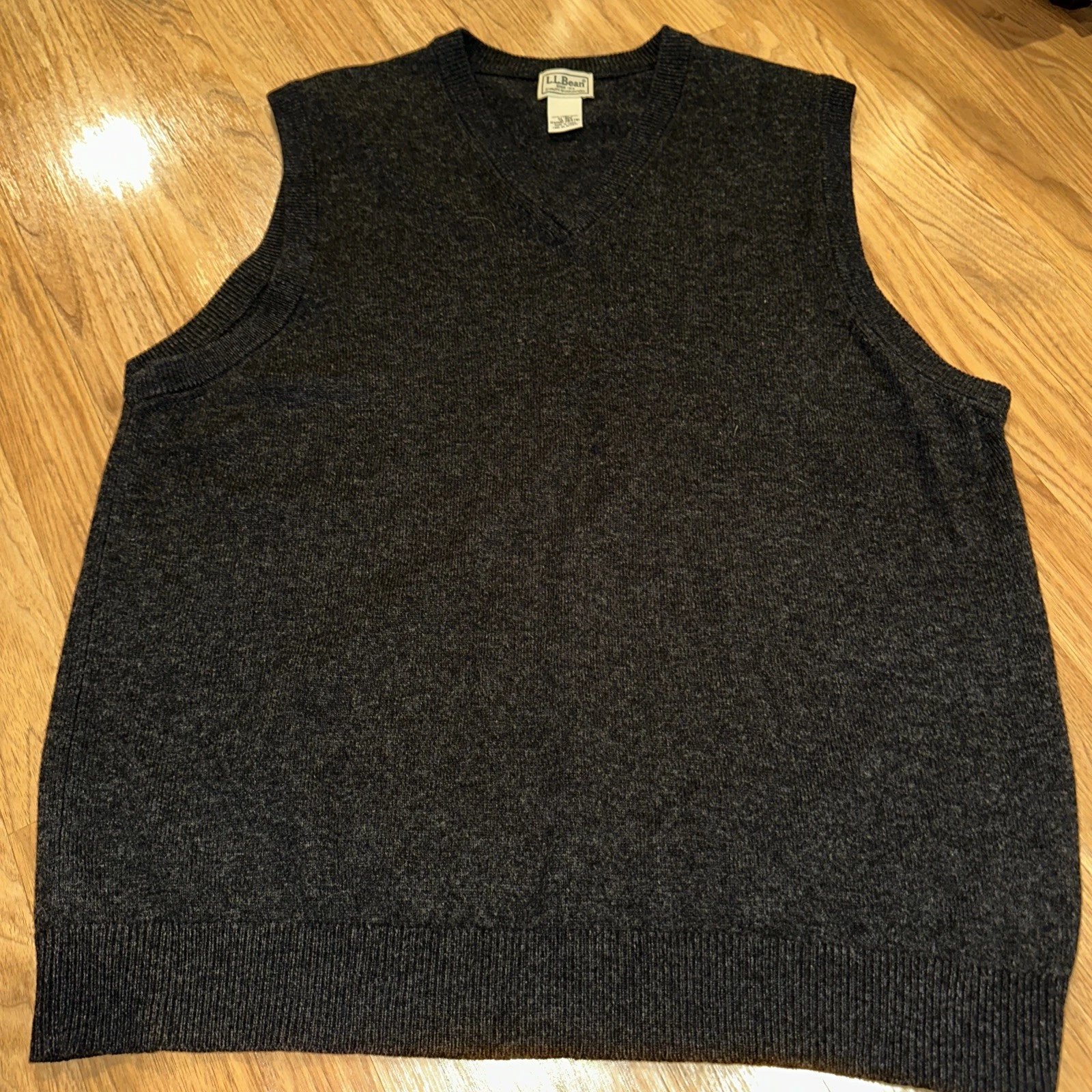 LL Bean Mens XL Black/Gray V-Neck Pullover Vest 100% Lambs Wool EUC