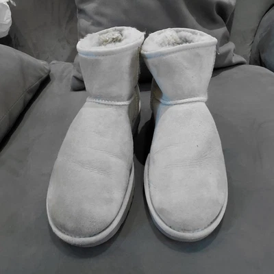 UGG Women’s Classic Mini Grey Suede Sheepskin Lined Ankle Bootie UK 8.5