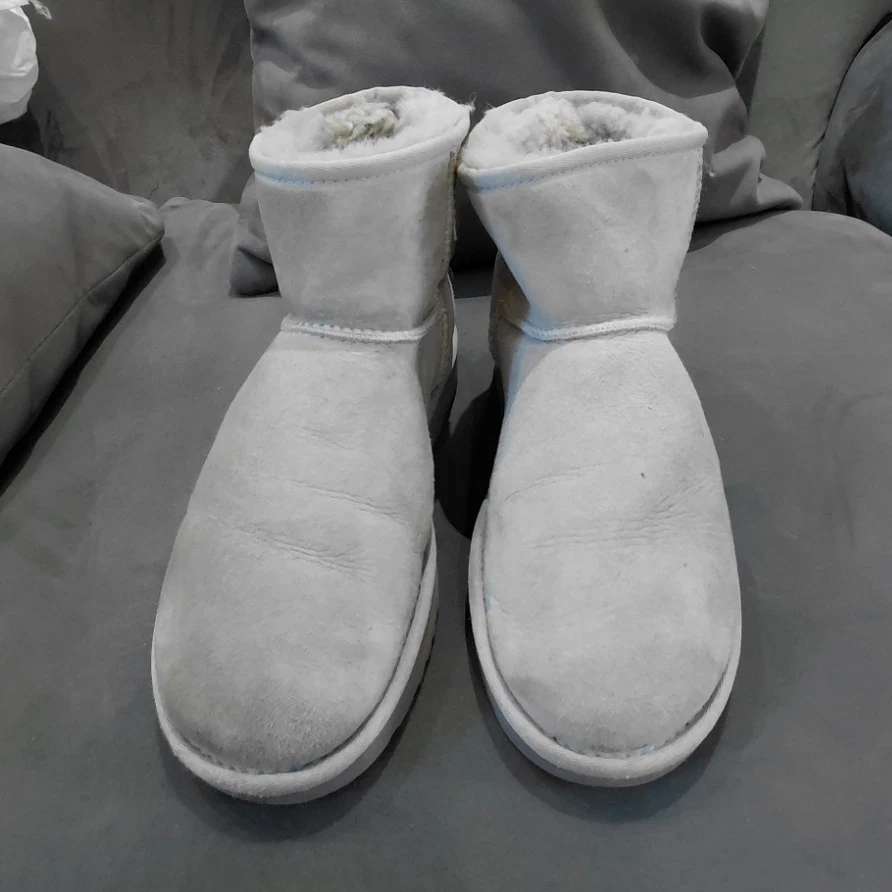 UGG Women’s Classic Mini Grey Suede Sheepskin Lined Ankle Bootie UK 8.5, photo 1 of 5
