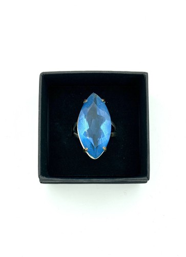 Beautiful Huge Faux Topaz Ring - Silver Tone - Size 7 - Navette Shape - Picture 4 of 6