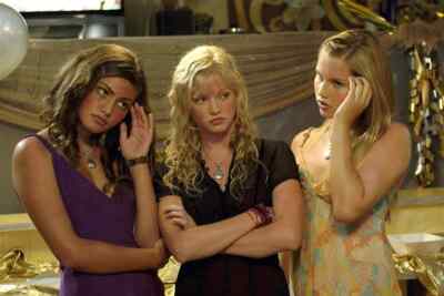 BEAUTIFUL PHEOBE TONKIN CLAIRE HOLT & CARIBA HEINE 8X10 PHOTO