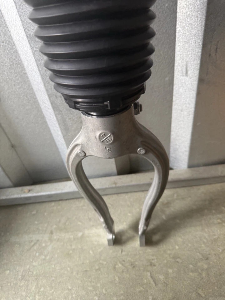 2023 Maserati Granturismo M189 Front Left LH Shock Absorber 06703039020 OEM 2437