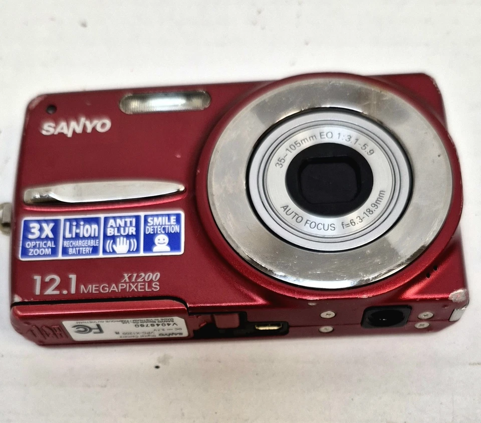 Red Sanyo VPC-X1200 12.1MP Digital Camera 3x zoom NOT TESTED NO BATTERY - Image 2 of 4