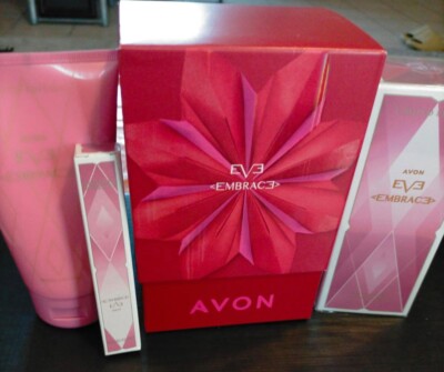Eve Embrace Avon Sortiment mit Eau de Parfum 50ml, Creme 150ml, Mini Parfum 10ml