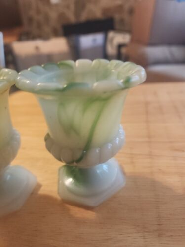 💥(2) Vtg Akro Agate 764💥Trophy Urn Toothpick Holder Green Slag Glass💥 - Picture 3 of 4
