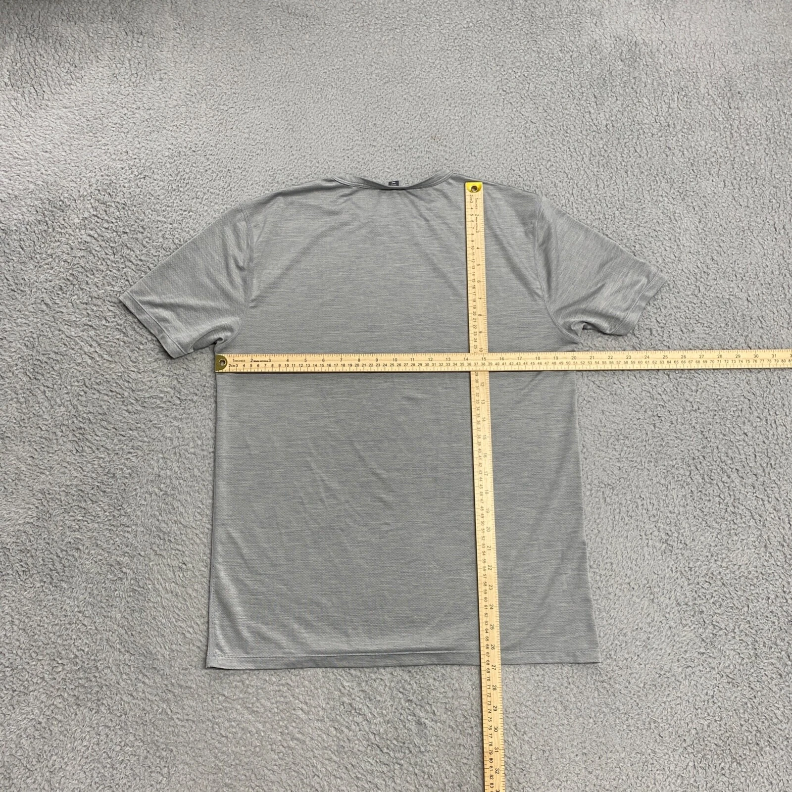 vuori zephyr performance casual crew neck shirt