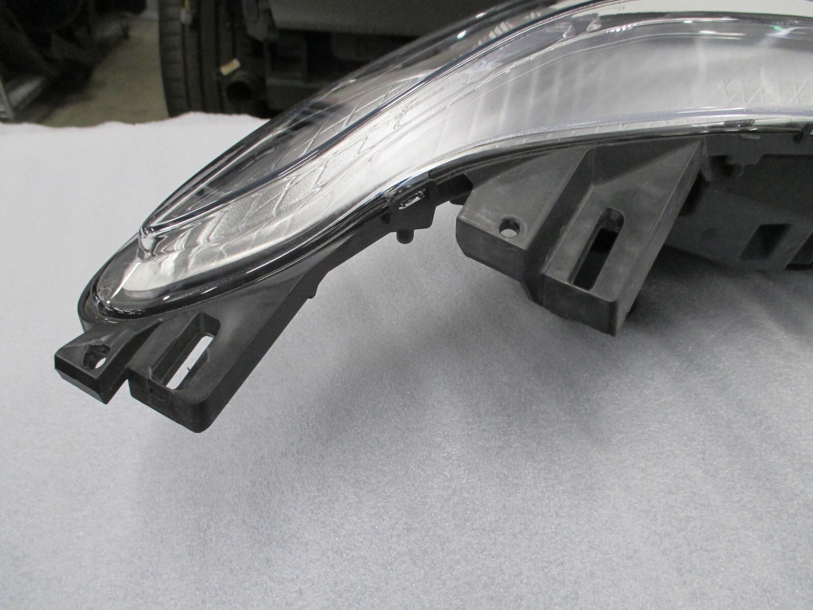 ASTON MARTIN DB12 LEFT FRONT HEADLIGHT