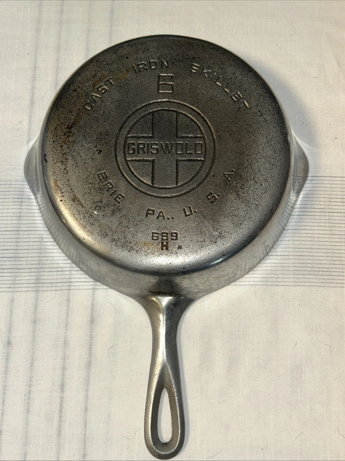 Vintage Griswold No. 6 Cast Iron Skillet 699 H Large Block Logo Sits Flat