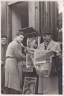 Photo - France Men at Newsstand - 1940/50s