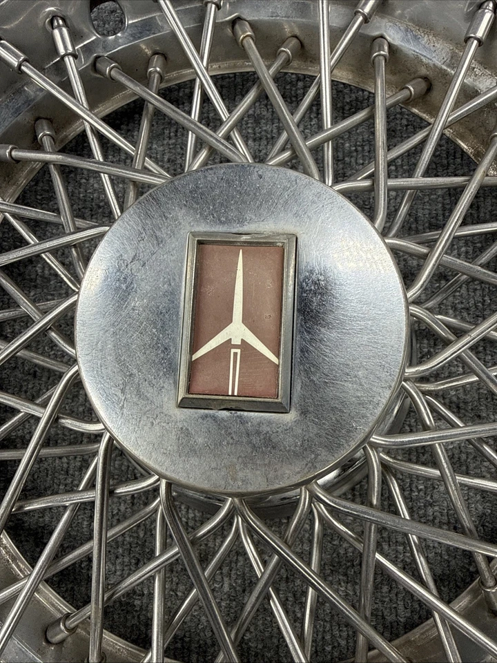 Oldsmobile Delta 88 98 1980-1984 tapacubos de alambre cubierta de rueda OEM GM Foto 3 de 4