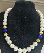 BEAUTIFUL VINTAGE  NAPIER  FAUX PEARL LAPIS GOLDTONE  NECKLACE 18.5”