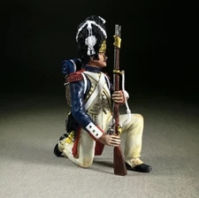 BRITAINS NAPOLEONIC FRENCH 36179 FRENCH IMPERIAL GUARD KNEELING MAKING READY