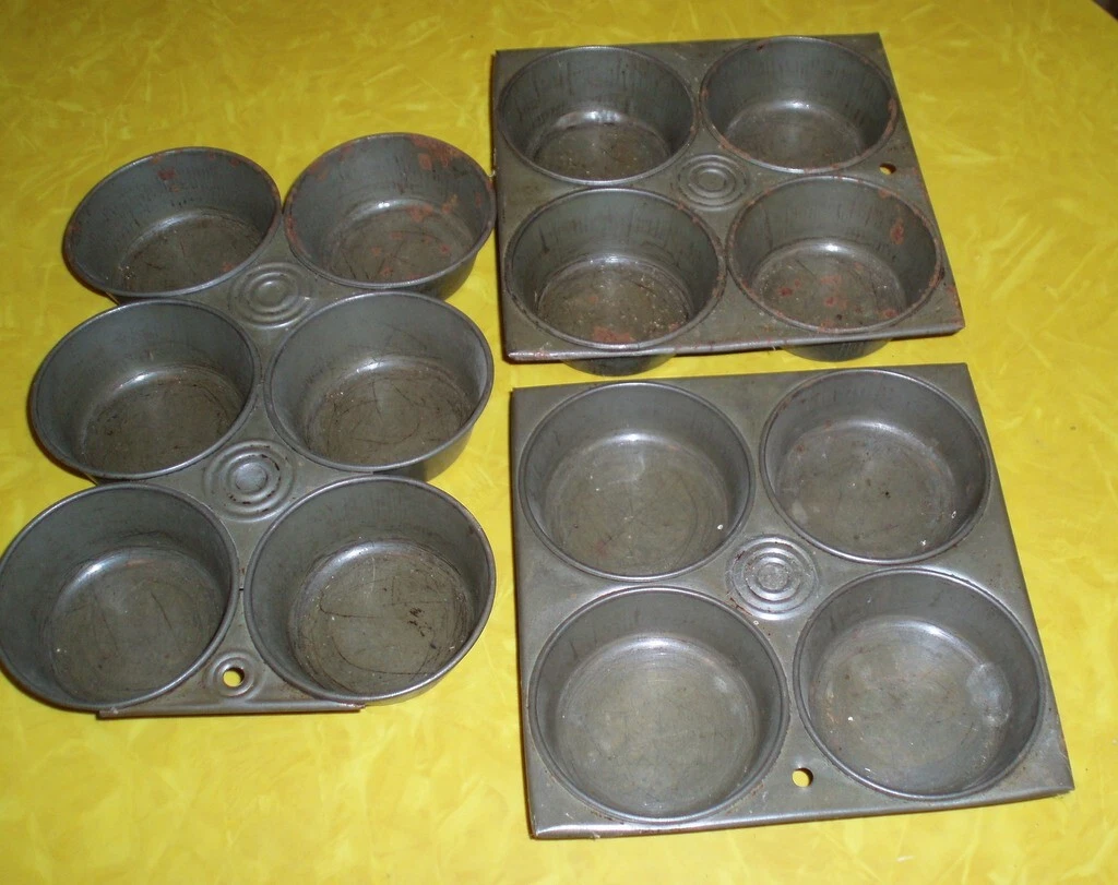 VINTAGE METAL BISCUIT MUFFIN TINS COUNTRY FARM HOUSE RUSTIC KITCHEN