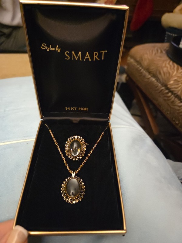 Gold And Green.   Necklace Set 14 KT HGE