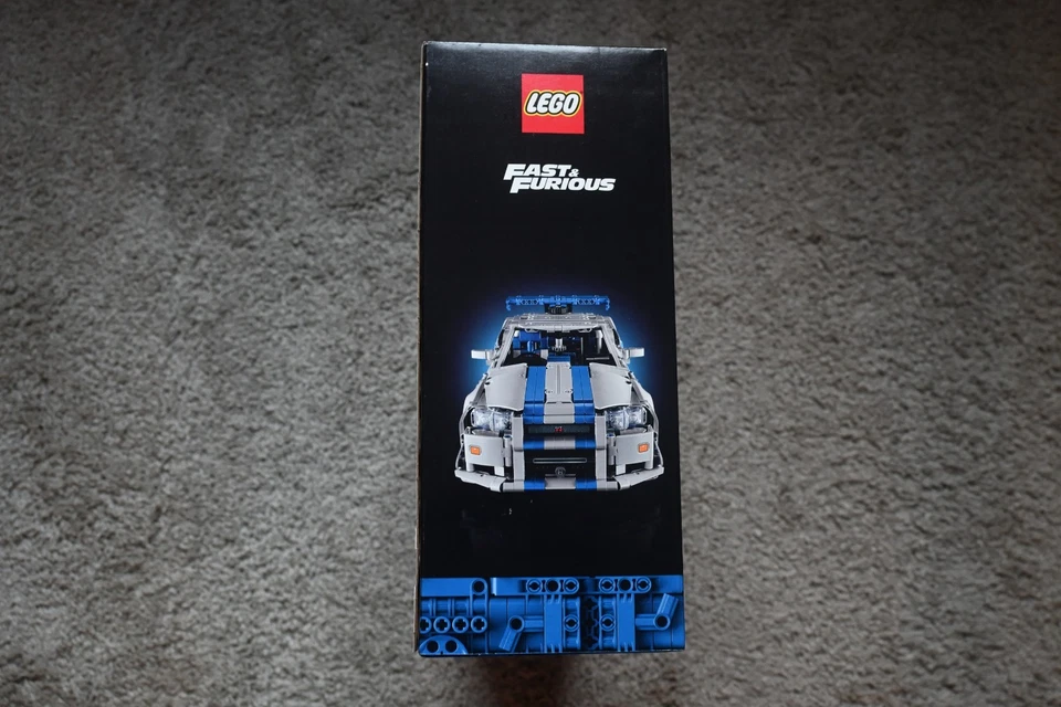 LEGO #42210 Technic Nissan Skyline GT-R R34 Silver 1410 PCS Blue Drift Model - Image 4 of 4