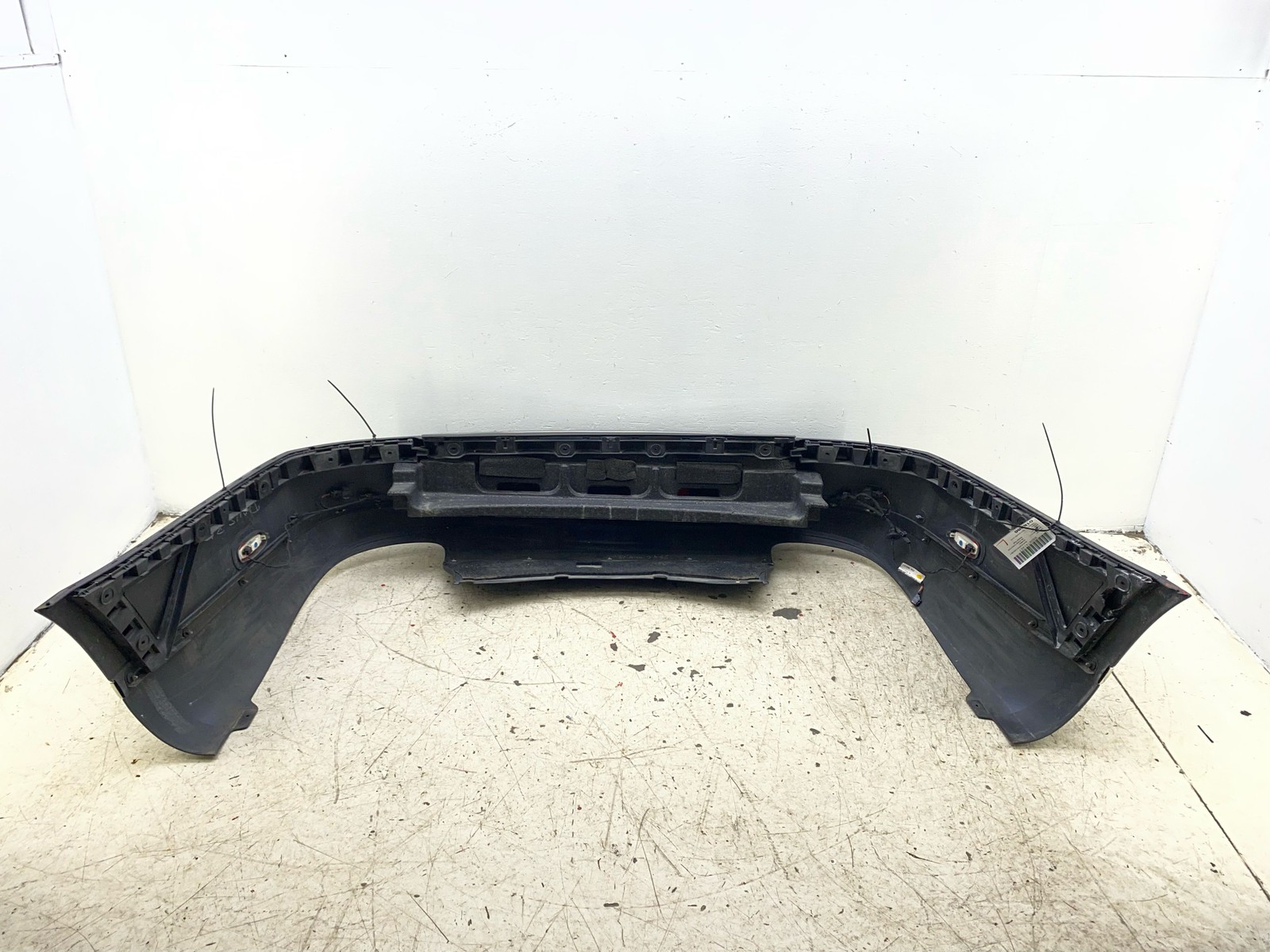 2010-2020 BENTLEY MULSANNE OEM REAR BUMPER COVER ASSEMBLY W/MOLDINGS AND SENSORS