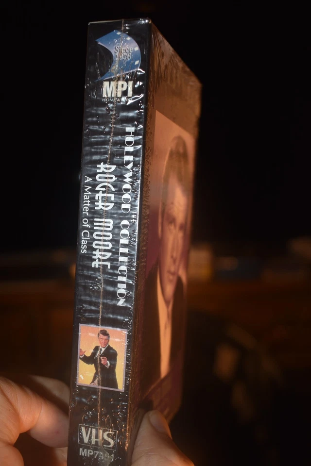 The Hollywood Collection Roger Moore A Matter of Class BRAND NEW - Image 2 of 4