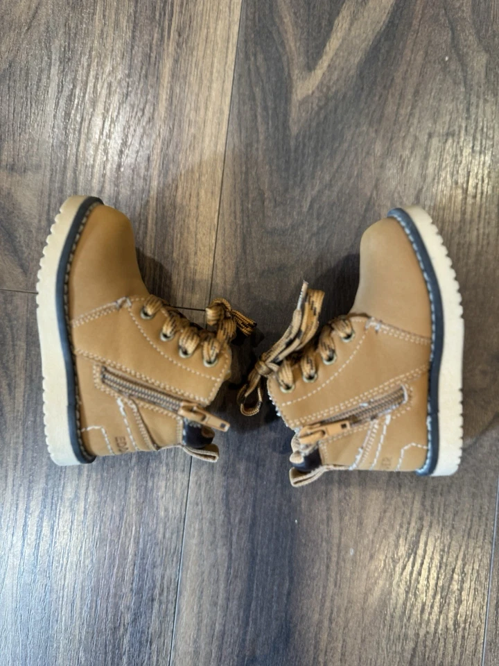 Bota Eddie Bauer Niños Pequeños Con Cordones Cremallera Lateral Marrón Claro Talla 5M Usada Foto 3 de 4