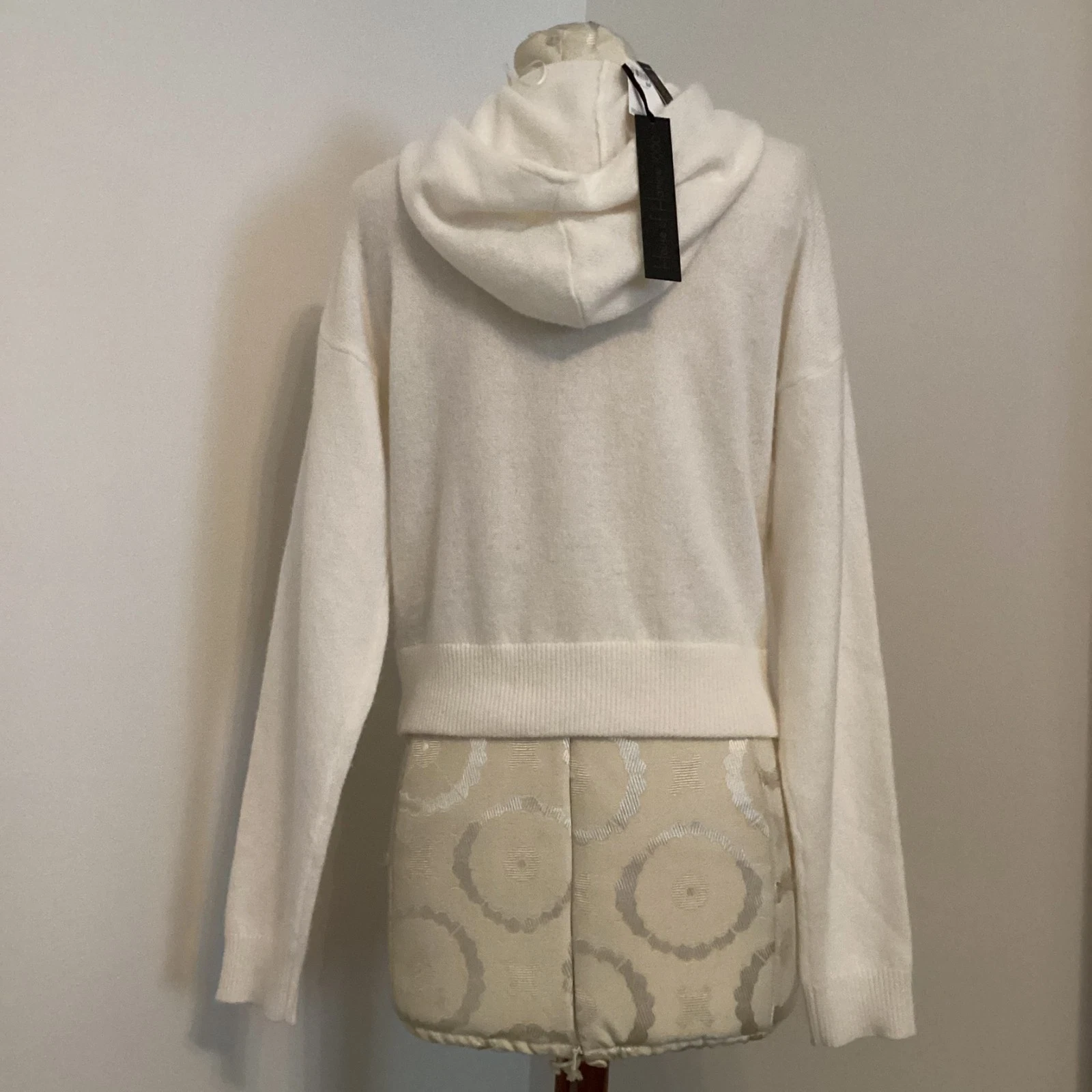 OFF WHITE FELPA CON CAPPUCCIO ESTIVA HO OF HARLOW 'APRES BEACH' 100% CASHMERE NUOVA CON ETICHETTE S $215