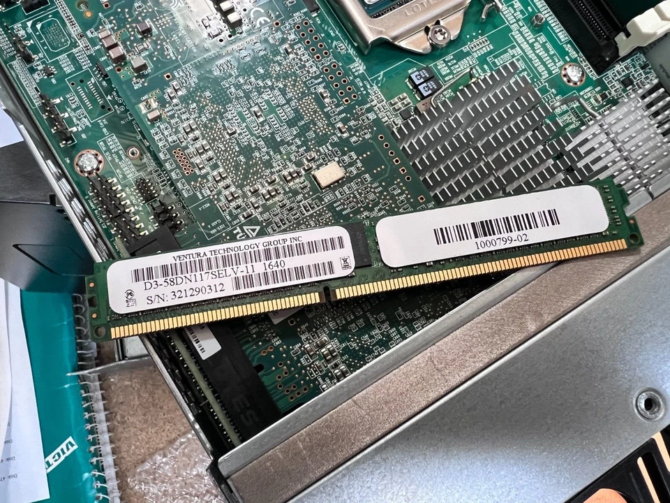 Dell Compellent SCv2080 12Gb/s SAS 84x 6TB 12G SAS 2.5" HDD 2 08D1V4 2x 8G-FC-4 - Image 2 of 4