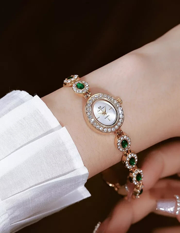 Luxury Women Watch Diamond Emerald Green Stone Bracelet Band Luxury Women Watch Diamond Emerald Green Stone Bracelet Band