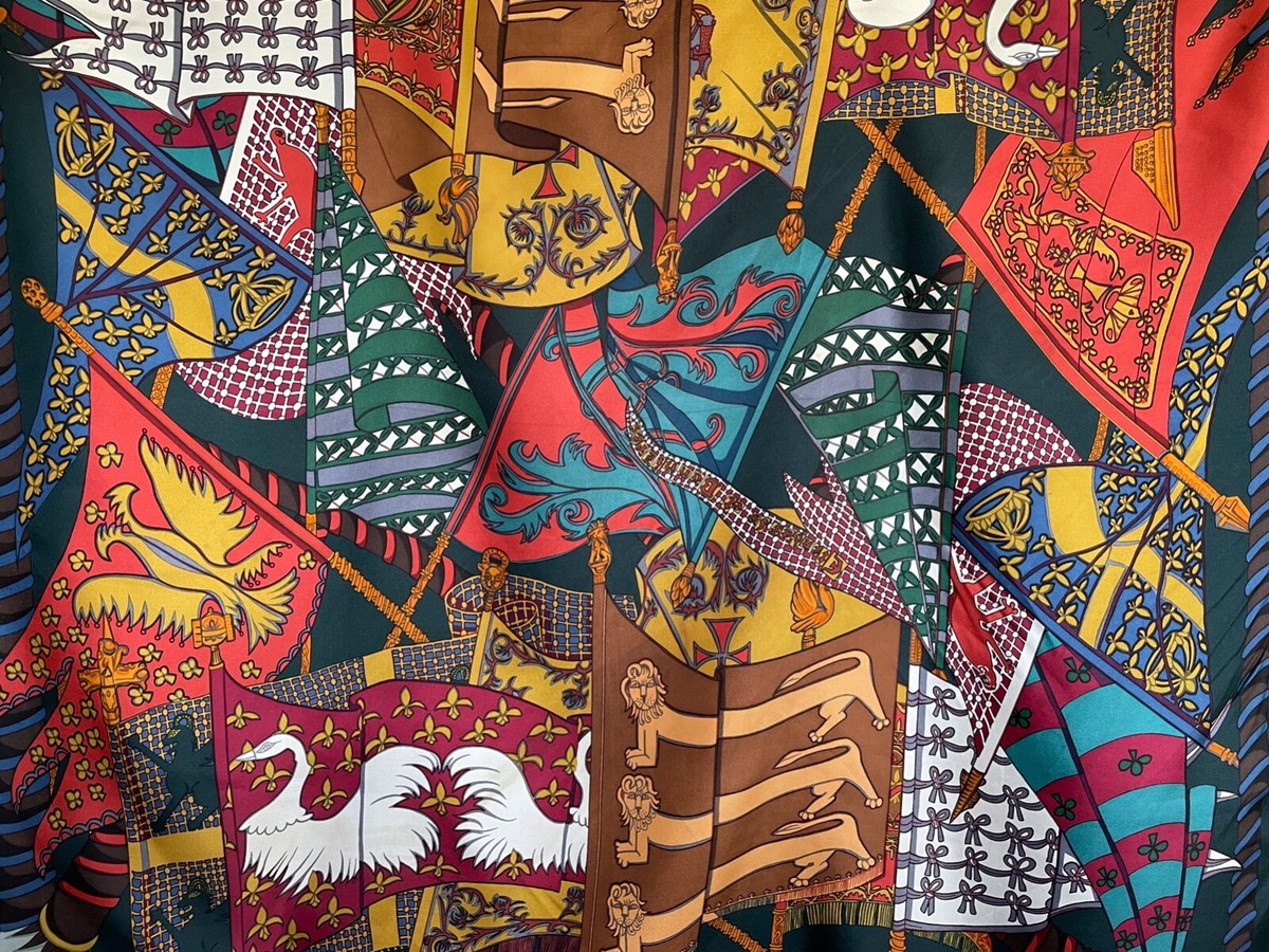HERMES 90cm 100% Silk Twill Scarf Etendards et Bannieres