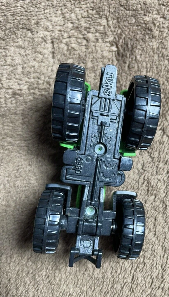 Siku 0859 Agrotron Tractor Green 1:72 Diecast VGC - Image 3 of 4