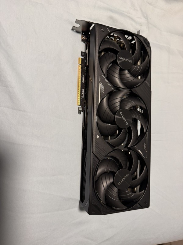 RTX 5070 Ti SFF 16G Graphics Card, 16GB 256-bit GDDR7, PCIe 5.0, WINDFORCE