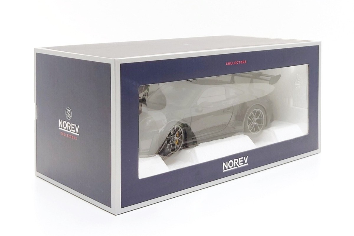 Norev 1:18 Porsche 911 GT3 RS (992) Weissach Package in Norev 1:18 Porsche 911 GT3 RS (992) Weissach Package in