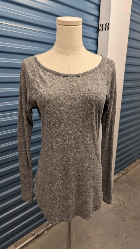 athleta heathered black long sleeve stretch knit scoop shirt