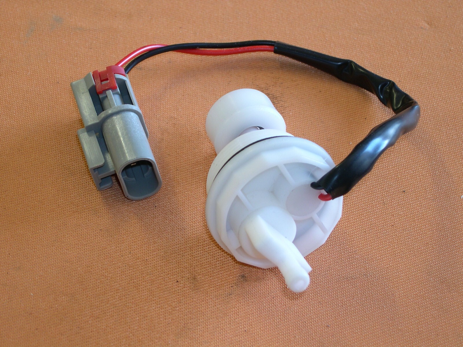 FUEL FILTER SENSOR SWITCH AND WATER DRAIN FOR NISSAN GQ Y60 PATROL TD42