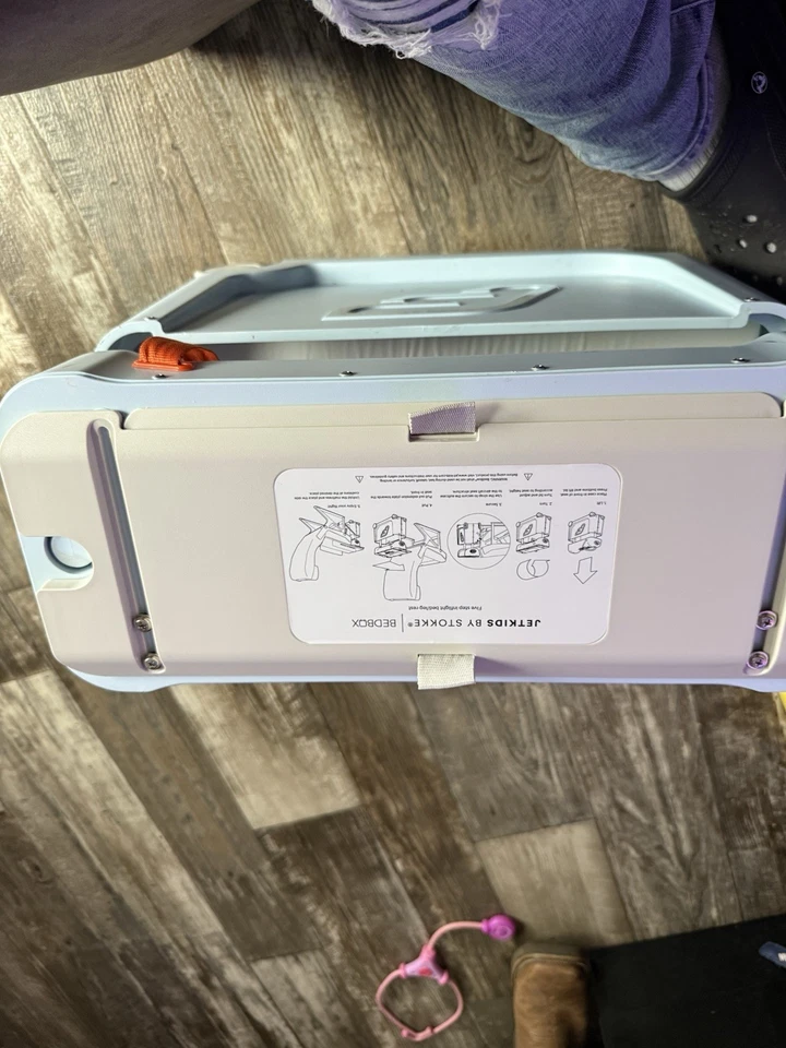 JetKids by Stokke BedBox 儿童乘用行李箱浅蓝色干净带床上用品垫 — 第 4/4 张图片