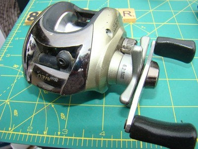 V8543 PR DAIWA MAG FORCE PROCASTER TOURNAMENT 100 I L BAITCAST