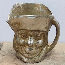Jarra Personaje Toby Jug - Inglaterra, Crema Metal Coleccionable/Medida de Disparo