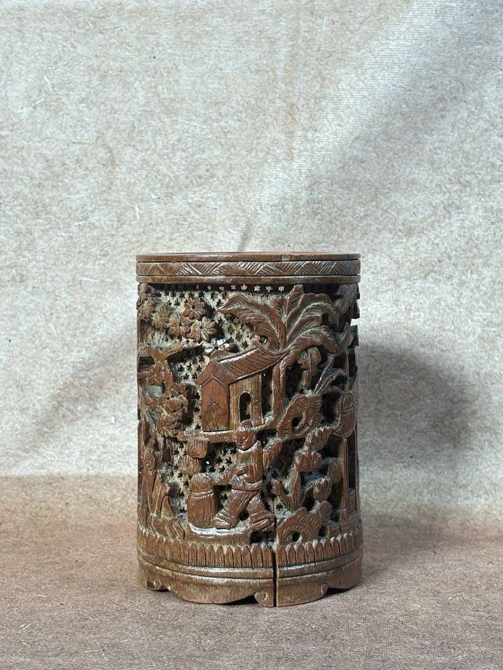 Cepillo chino de bambú finamente tallado y reticulado, firmado Foto 3 de 4