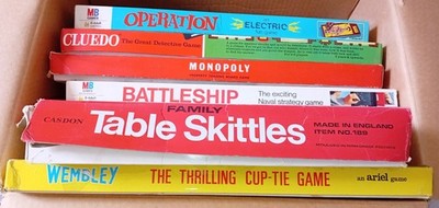 6 x 80er Jahre Brettspiele Monopoly Operation Schlachtschiff Wembley Cluedo Kegel
