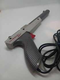 Nintendo NES Super Mario Bros Duck Hunt Game Bundle with Zapper Gun