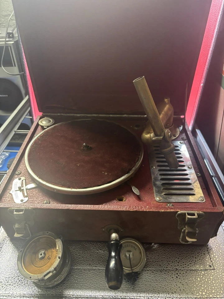Vintage Portable Wind-Up Gramophone Phonograph – Red Case – For Restoration - Image 2 of 4