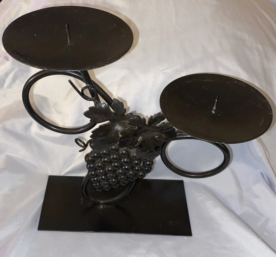 Candelabro doble Stein Mart Iron Scroll con detalles de uvas con cuentas negro Foto 2 de 4