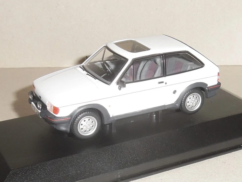 VANGUARDS / CORGI. VA14403 Ford Fiesta MK2 XR2 (1988)  Diamond White. NEW SEALED - Image 4 of 4