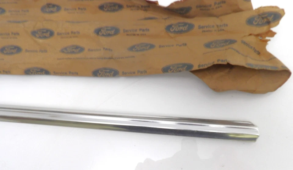 1969 Ford Fairlane 500 Torino 4-D Sedan Wagon NOS RH FRONT DOOR OUTSIDE MOULDING - Image 4 of 4