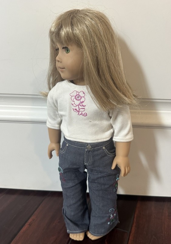 AMERICAN GIRL DOLL