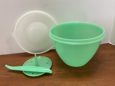 Tupperware Crisp-it Lettuce Container w/Lid & Spike - Jadeite Green