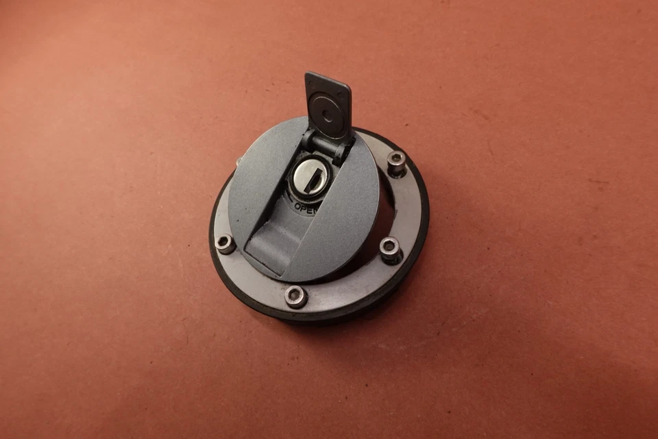 Triumph Street Triple R 2016 13-16 tapa de llenado de combustible bloqueo sin llave Foto 2 de 4