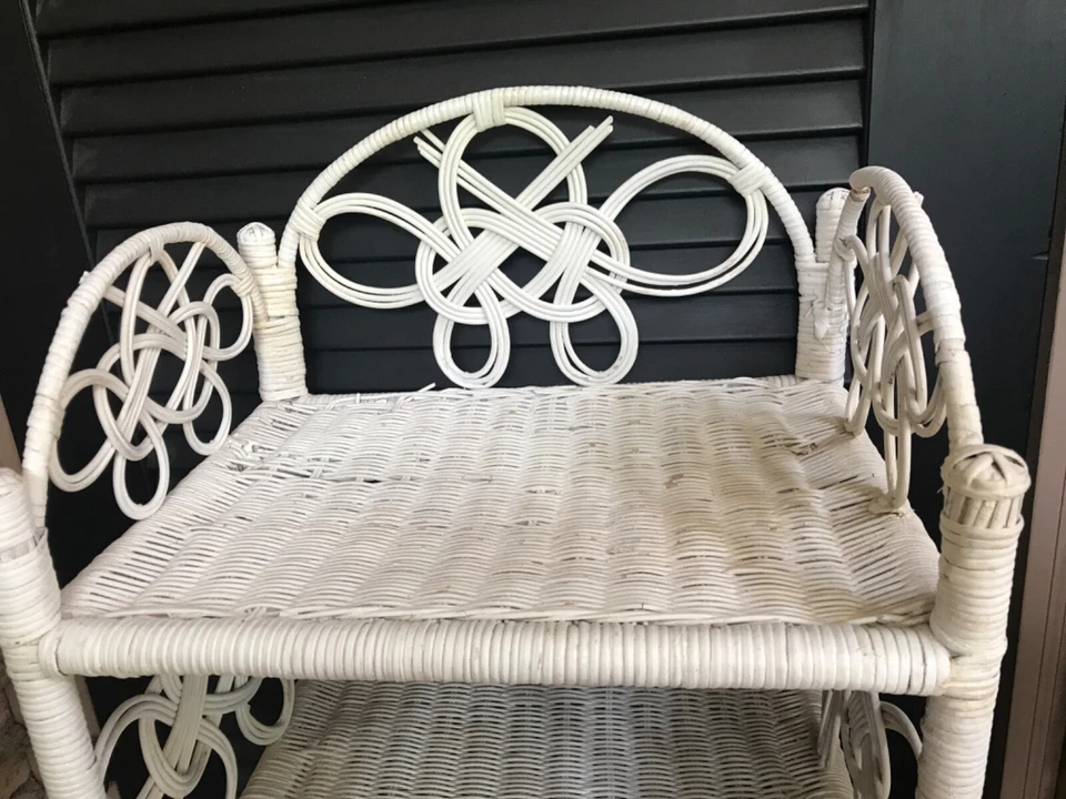 De Colección Blanco MIMBRE 3 ESTANTES Mesa Auxiliar Planta Soporte 32 x17 Estantería Shabby Chic Foto 4 de 4