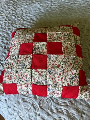 Vintage Small Throw Pillow Patchwork Pillow Made From Quilt / Quilt Squares Flor - Picture 2 of 7