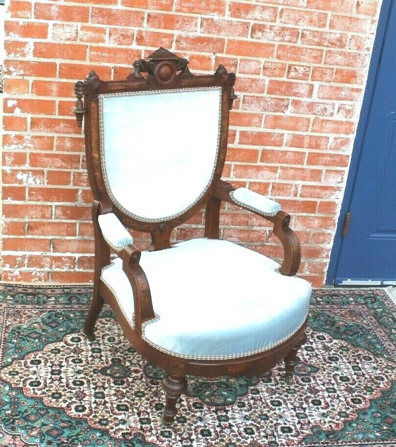Antiguo sillón Eastlake caoba con tapicería azul bebé nueva c.1880s Foto 4 de 4