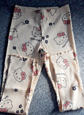 Beigefarbene Leggingshose für Mädchen  Gr. 134 mit langem Hosenbein HELLO KITTY